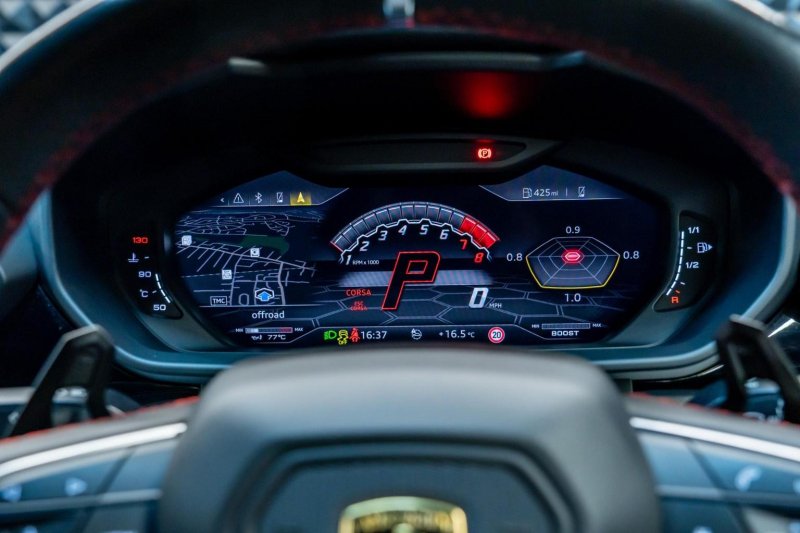 LAMBORGHINI URUS