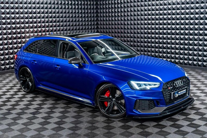 AUDI RS4