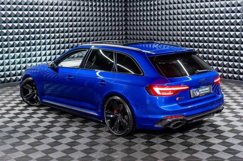 AUDI RS4