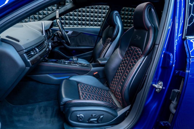 AUDI RS4
