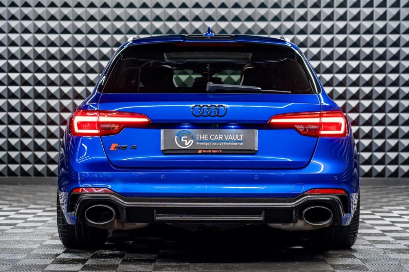 AUDI RS4
