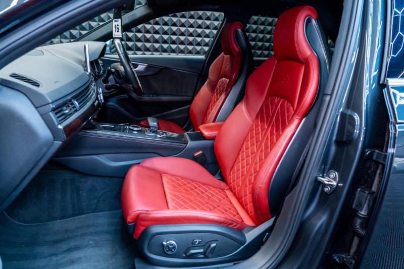 AUDI S4