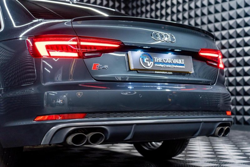 AUDI S4
