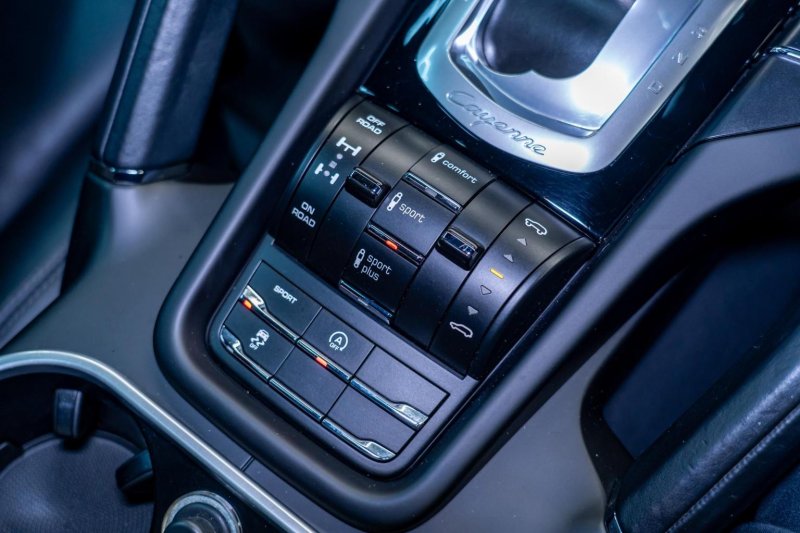 PORSCHE CAYENNE