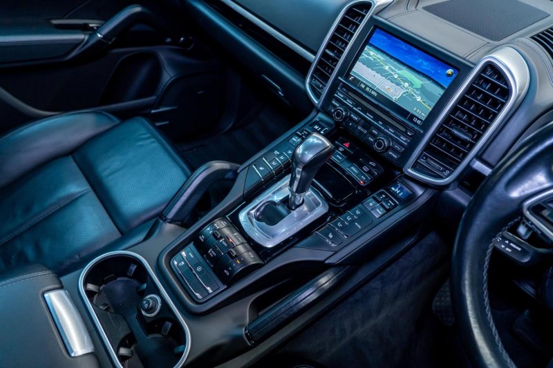 PORSCHE CAYENNE