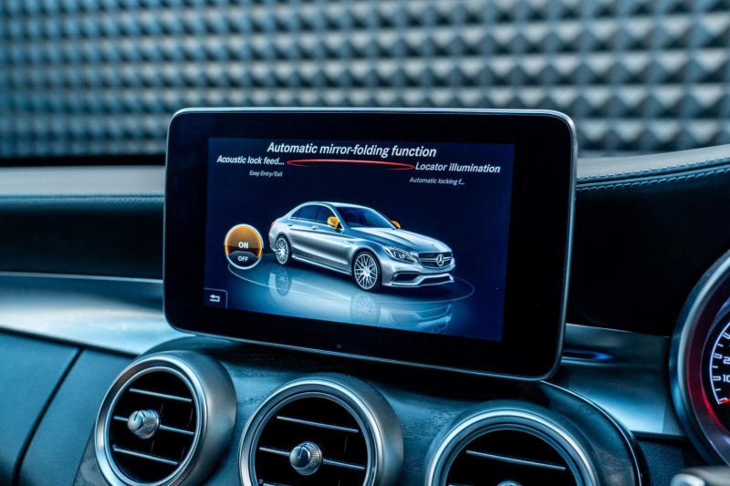 MERCEDES-BENZ C CLASS