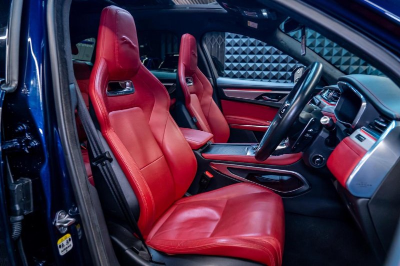 JAGUAR F-PACE