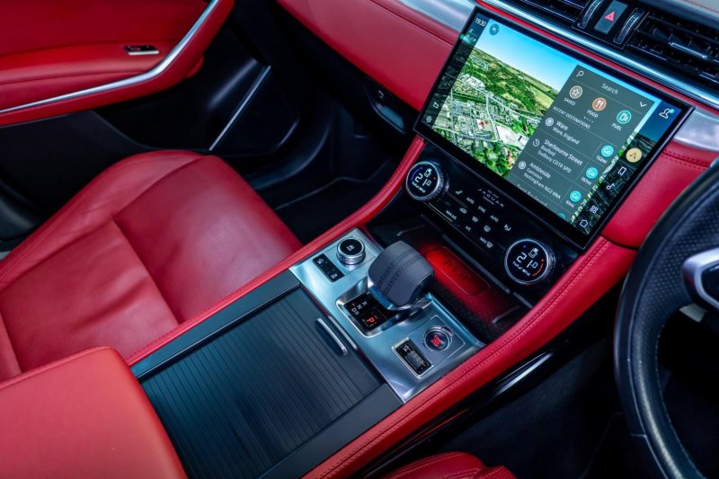 JAGUAR F-PACE