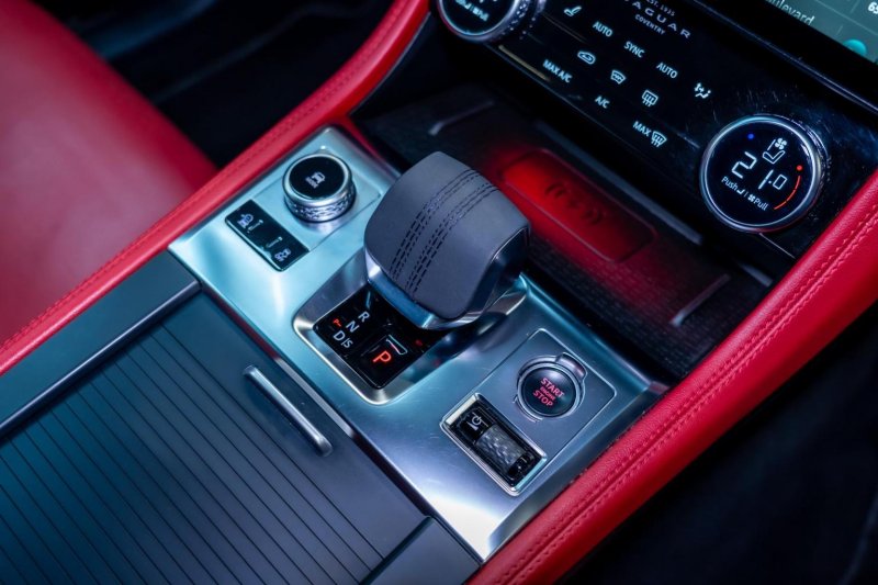 JAGUAR F-PACE