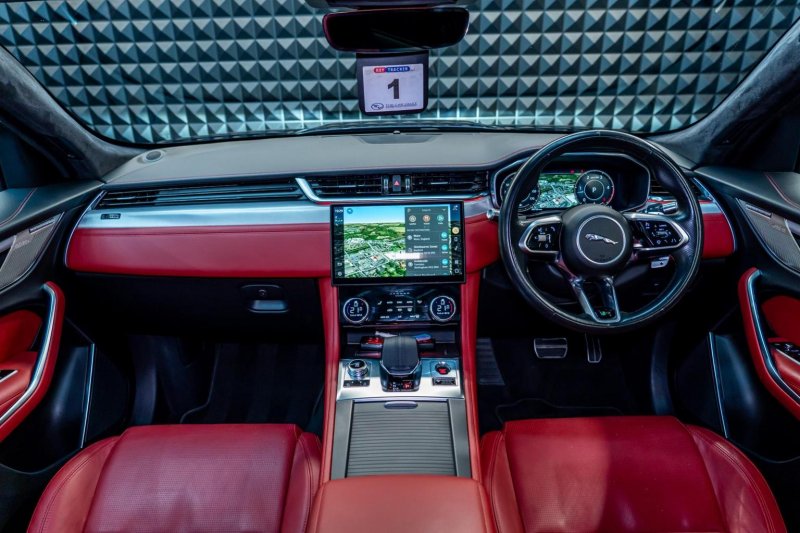 JAGUAR F-PACE