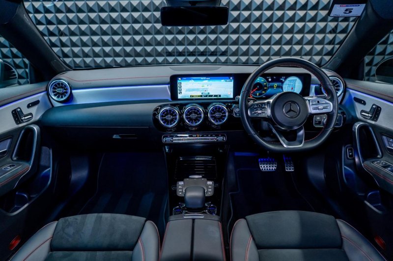 MERCEDES-BENZ CLA