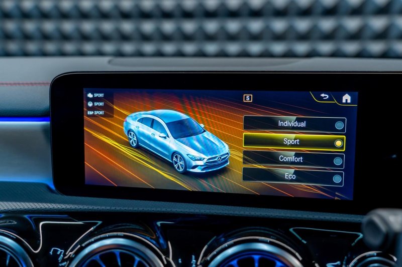 MERCEDES-BENZ CLA