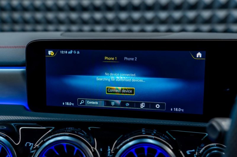 MERCEDES-BENZ CLA