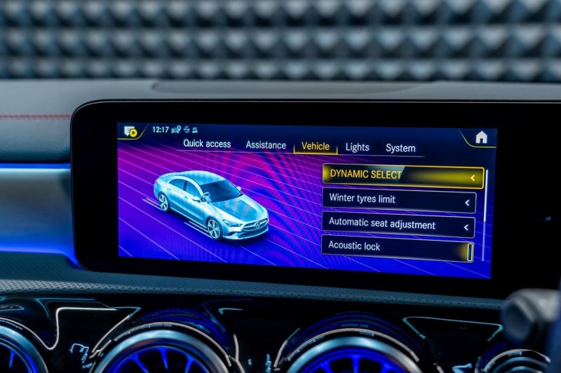 MERCEDES-BENZ CLA