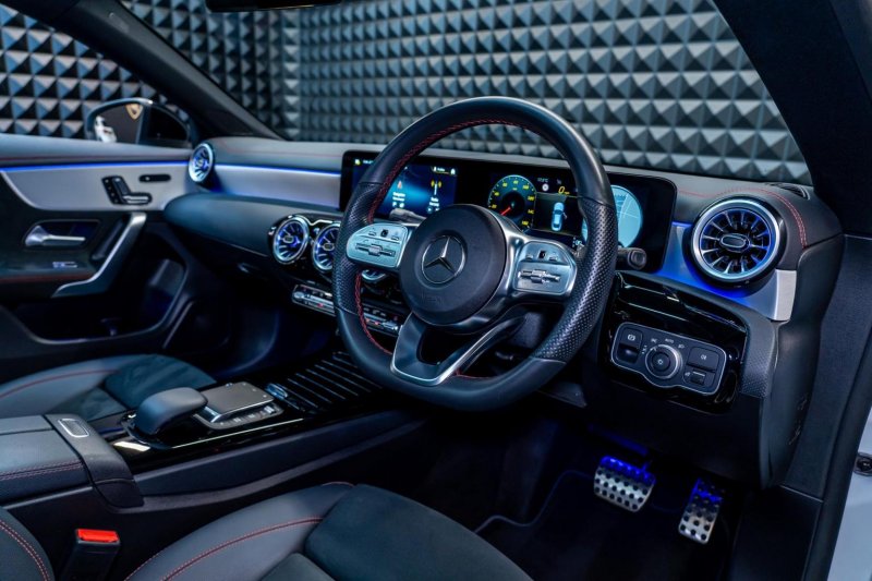 MERCEDES-BENZ CLA