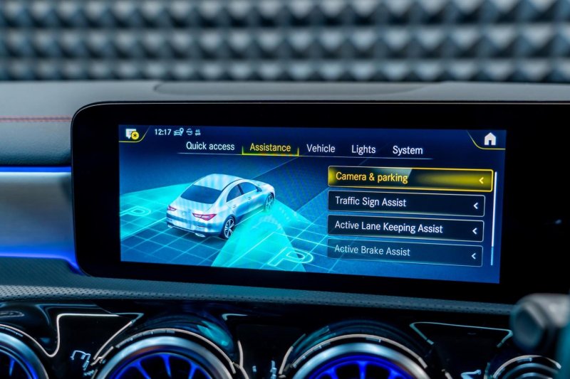 MERCEDES-BENZ CLA