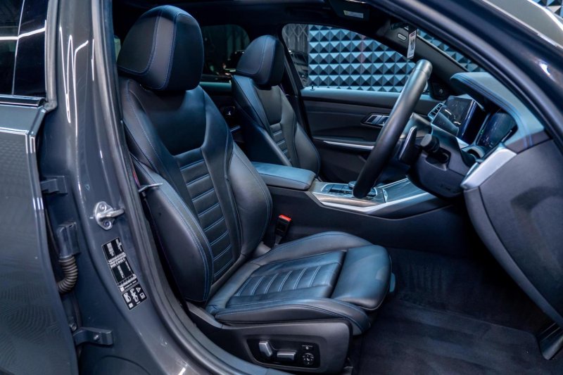 BMW 3 SERIES