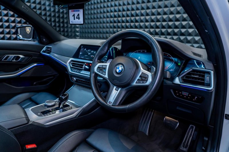 BMW 3 SERIES