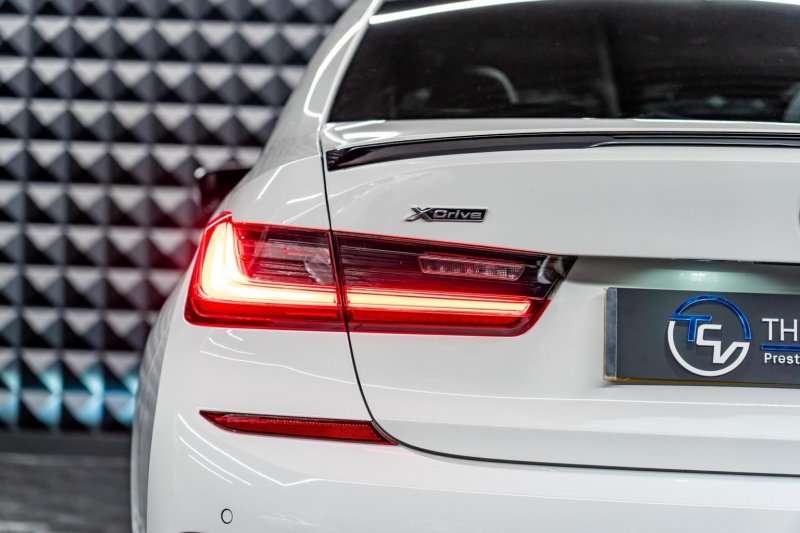 BMW 3 SERIES