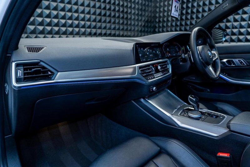BMW 3 SERIES