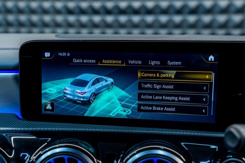 MERCEDES-BENZ CLA