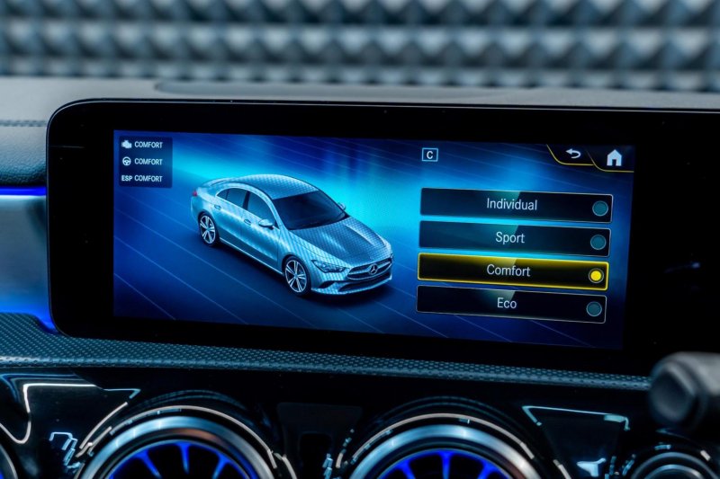 MERCEDES-BENZ CLA