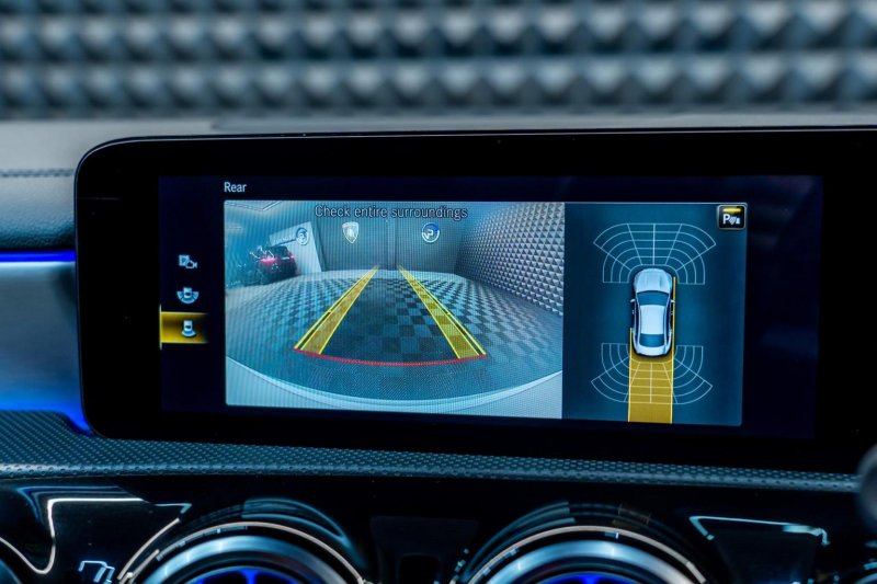 MERCEDES-BENZ CLA