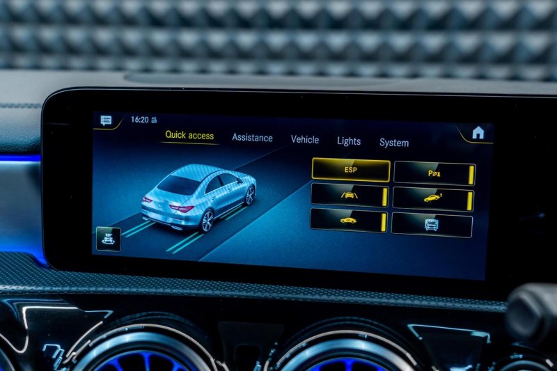 MERCEDES-BENZ CLA