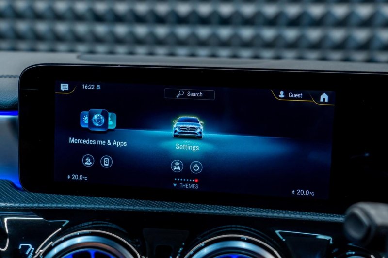 MERCEDES-BENZ CLA