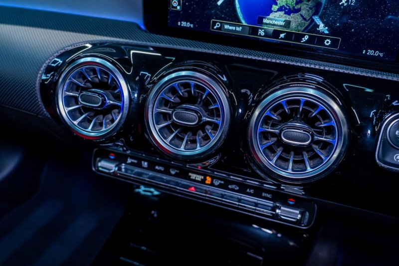 MERCEDES-BENZ CLA