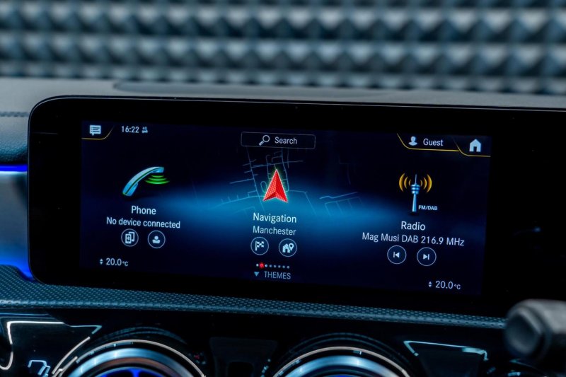 MERCEDES-BENZ CLA