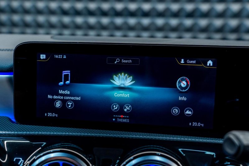 MERCEDES-BENZ CLA