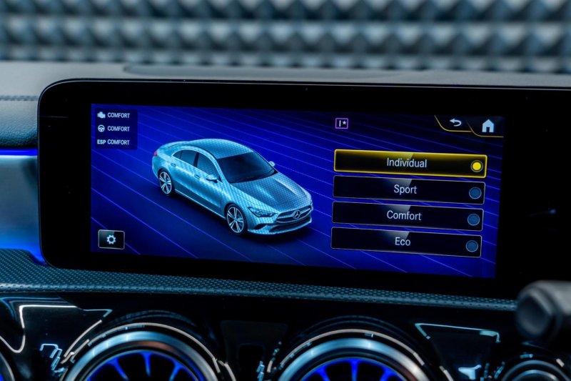 MERCEDES-BENZ CLA
