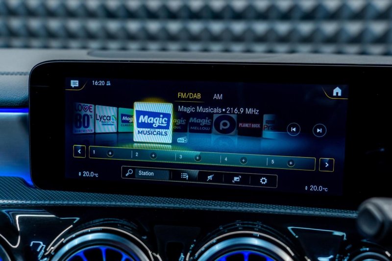 MERCEDES-BENZ CLA