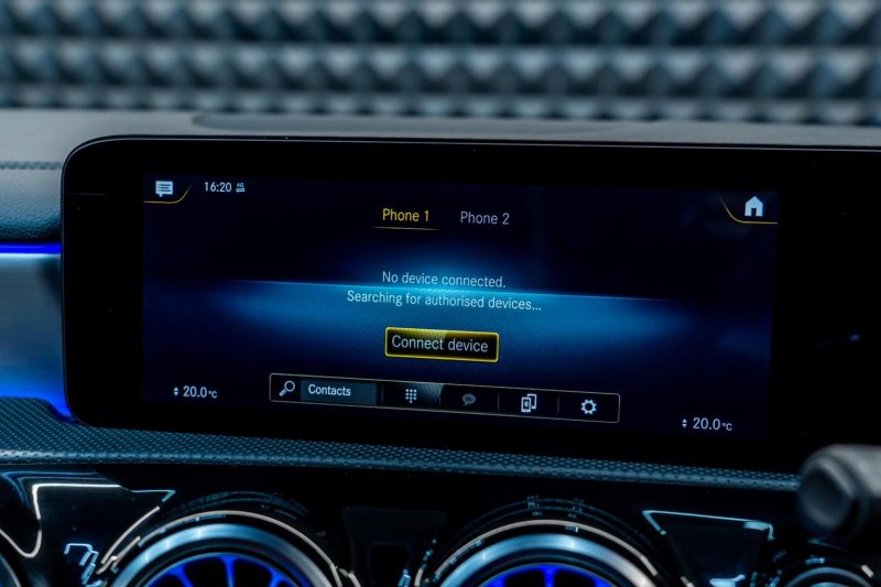 MERCEDES-BENZ CLA