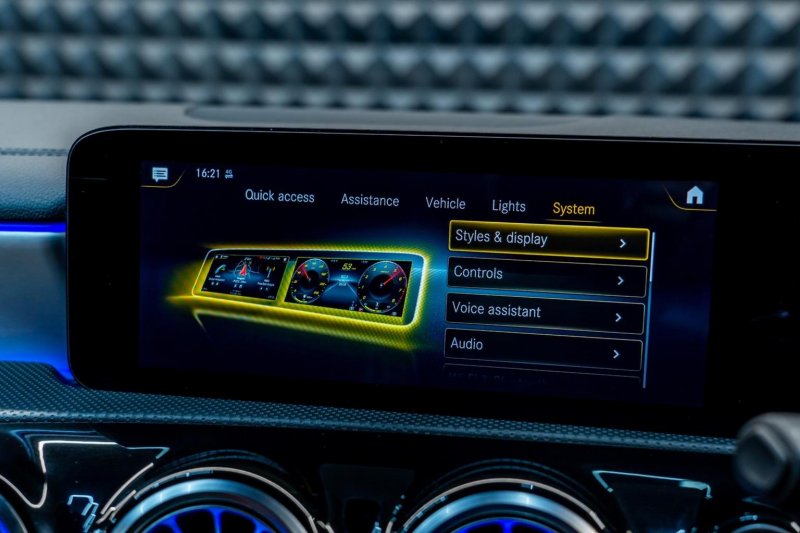 MERCEDES-BENZ CLA