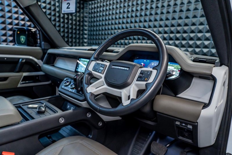 LAND ROVER DEFENDER 110