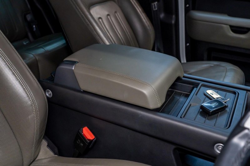 LAND ROVER DEFENDER 110
