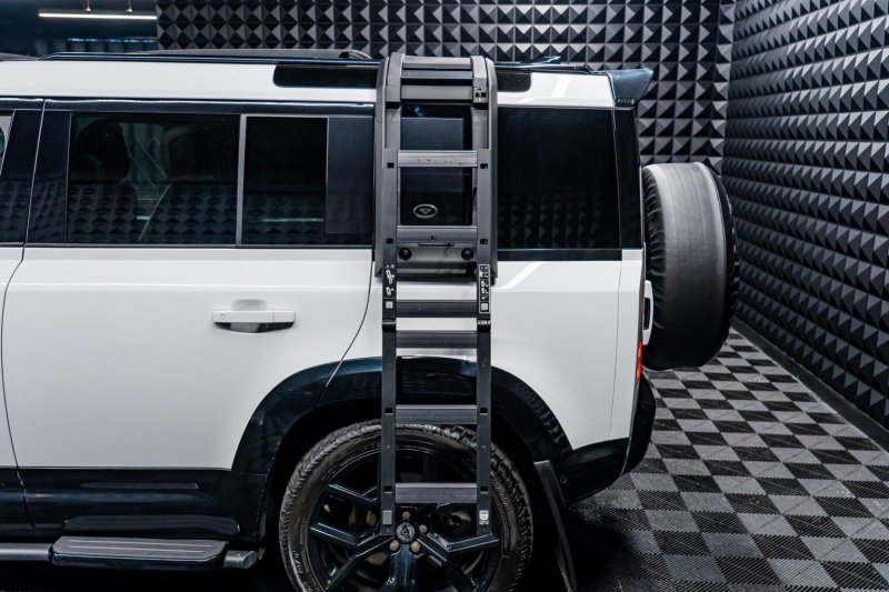LAND ROVER DEFENDER 110