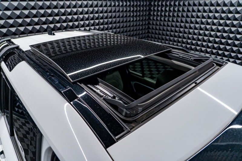LAND ROVER DEFENDER 110
