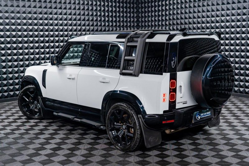 LAND ROVER DEFENDER 110