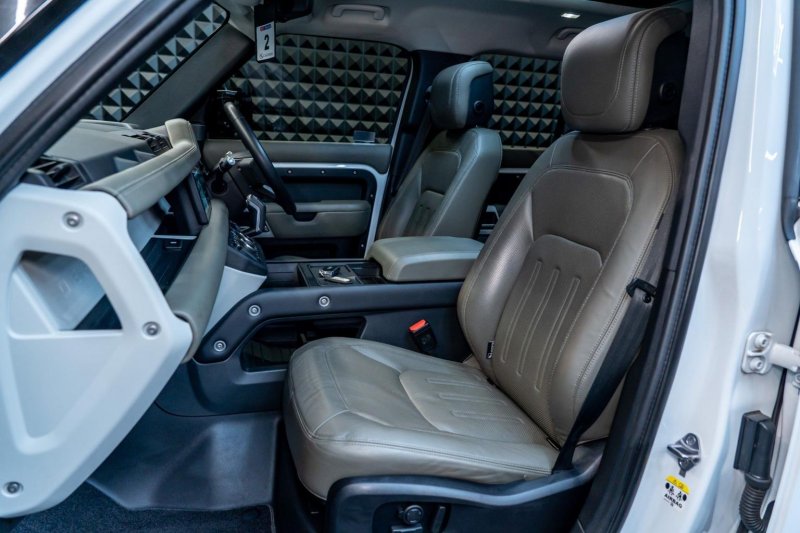 LAND ROVER DEFENDER 110