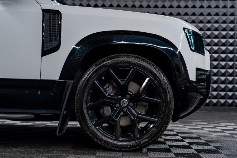 LAND ROVER DEFENDER 110