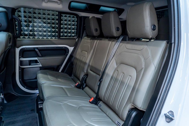 LAND ROVER DEFENDER 110