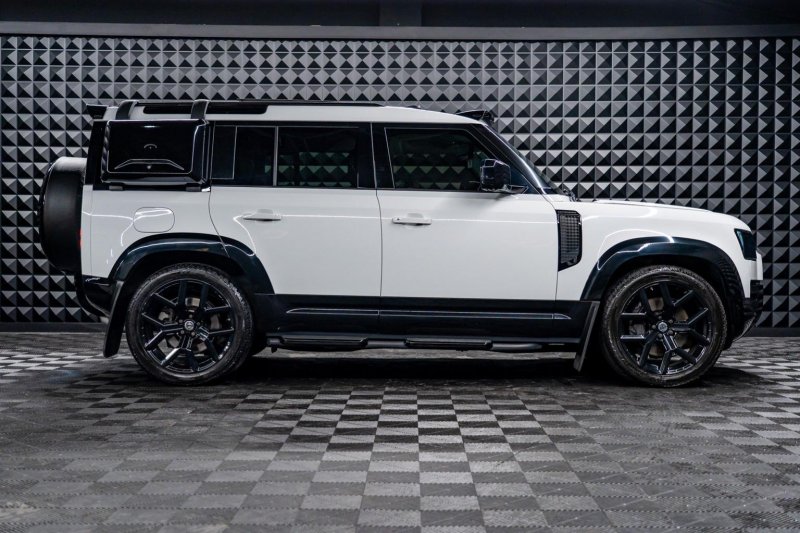 LAND ROVER DEFENDER 110