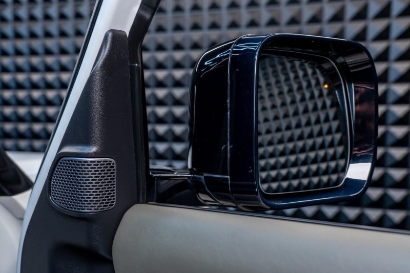 LAND ROVER DEFENDER 110