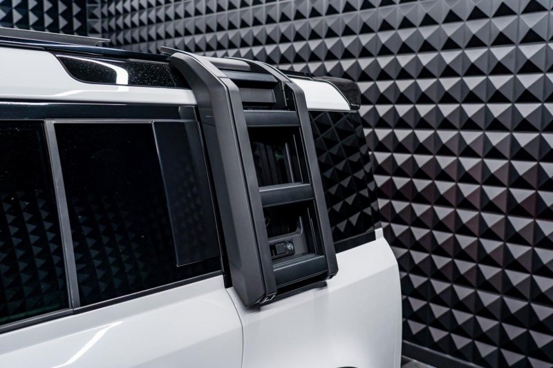 LAND ROVER DEFENDER 110