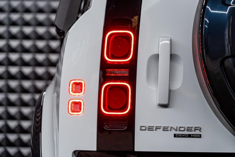 LAND ROVER DEFENDER 110