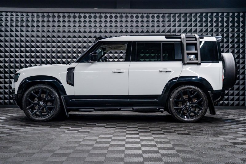 LAND ROVER DEFENDER 110