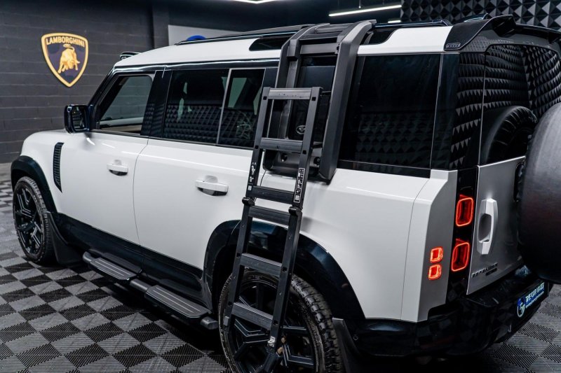 LAND ROVER DEFENDER 110